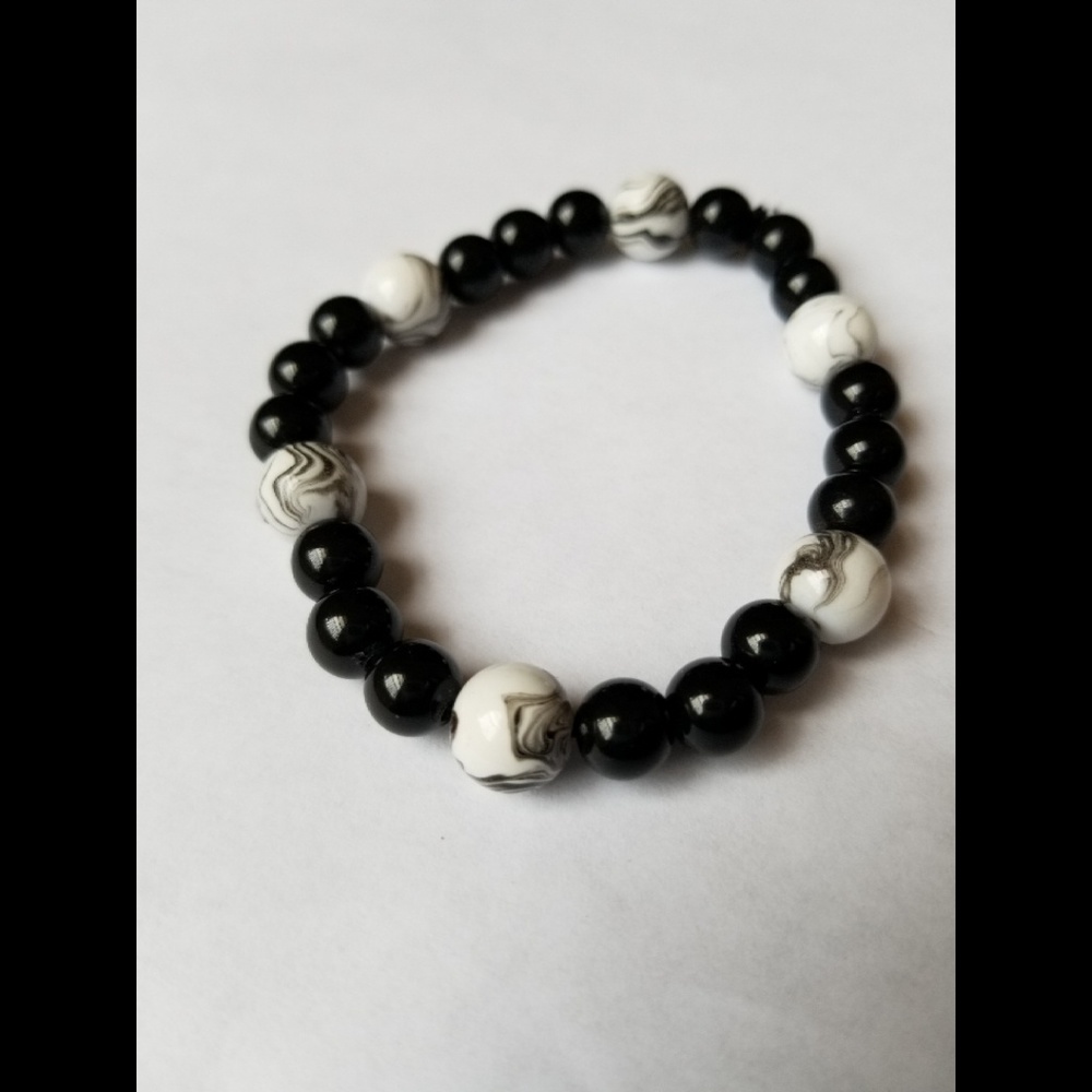 Black/White Swirl Beaded Bracelet